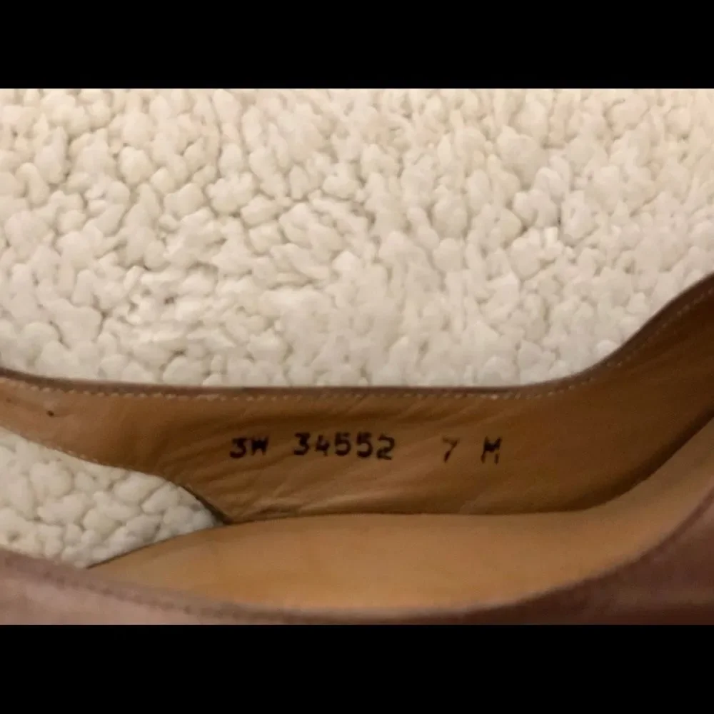Stuart Weitzman soft leather heels. Size: 7